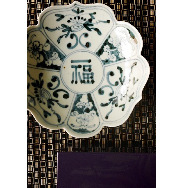 古染付草花紋 輪花皿