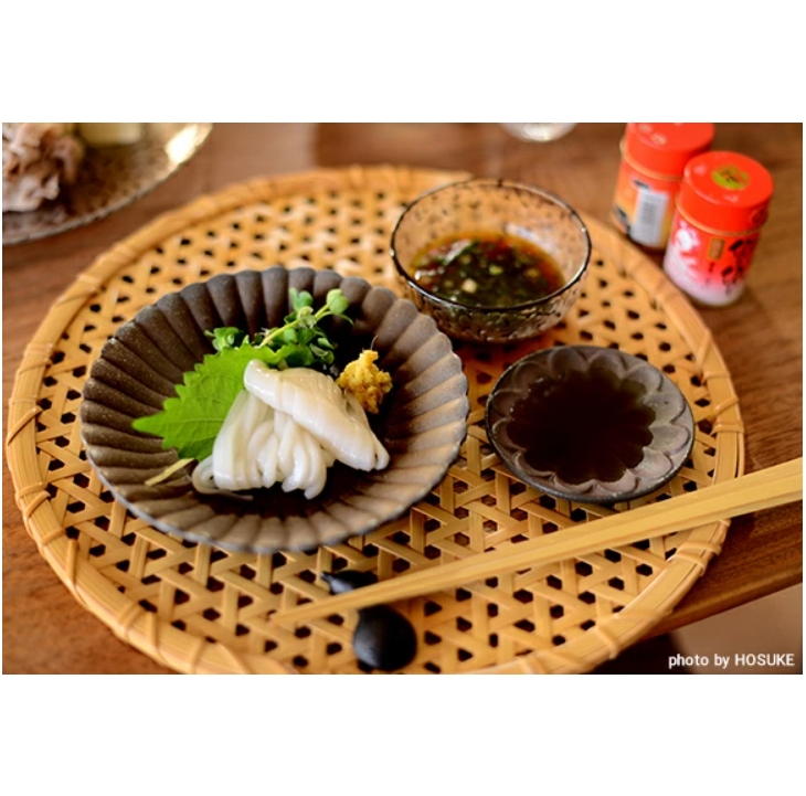 有田焼 型打炭化輪花5寸皿