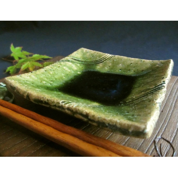 小皿 ■ 野々村浩司 総織部 櫛目文 正角 小皿(一皿) 