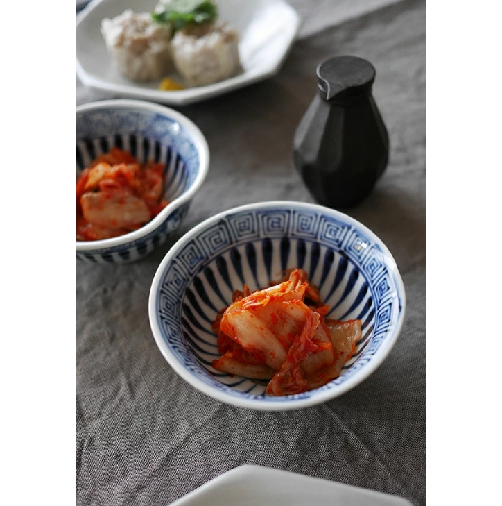 有田焼　福泉窯   染付地紋十草　なぶり小付