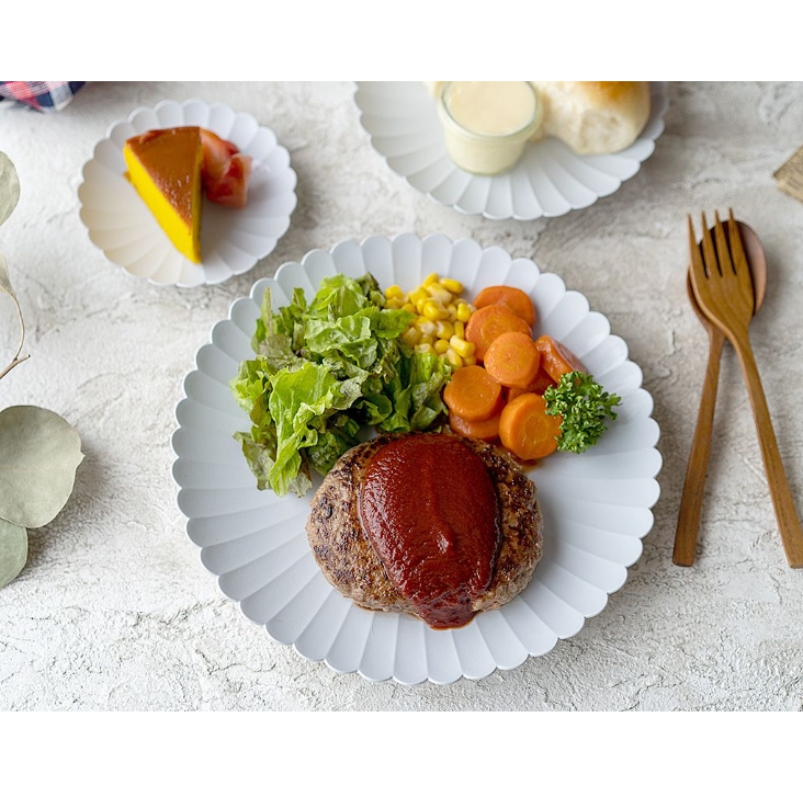 1616/arita japan TY パレスプレート 22cm グレー 菊型 有田焼 