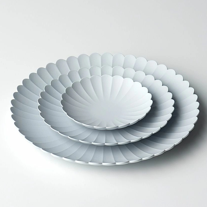 1616/arita japan TY パレスプレート 22cm グレー 菊型 有田焼 