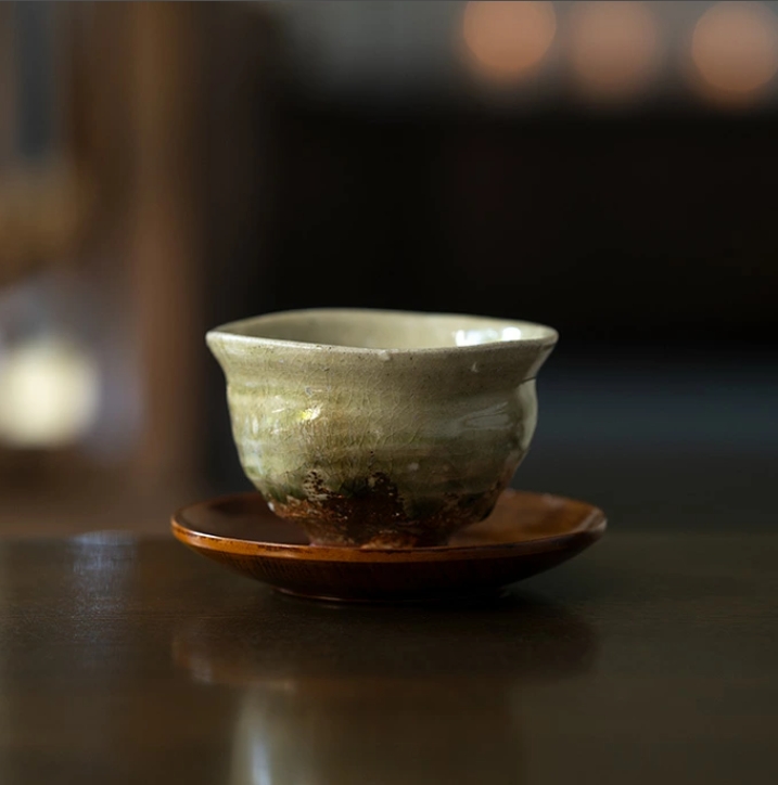 和食器　伊賀灰釉汲出湯呑　作家「新学」
