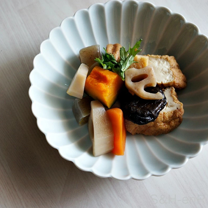 波佐見焼 皿 中鉢 浅鉢 16cm 青白 菊彫り 菊皿 洸琳窯