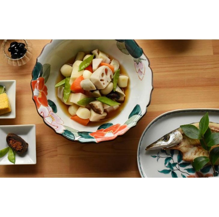 九谷焼 紅白椿 7号鉢 22cm 
