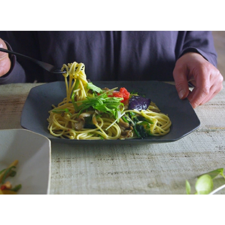 やさしい器 八角皿 (大) ブロンズ黒マット 益子焼