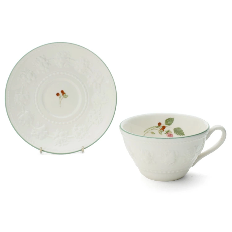 ウェッジウッド フェスティビティ ティーカップ＆ソーサー ラズベリー