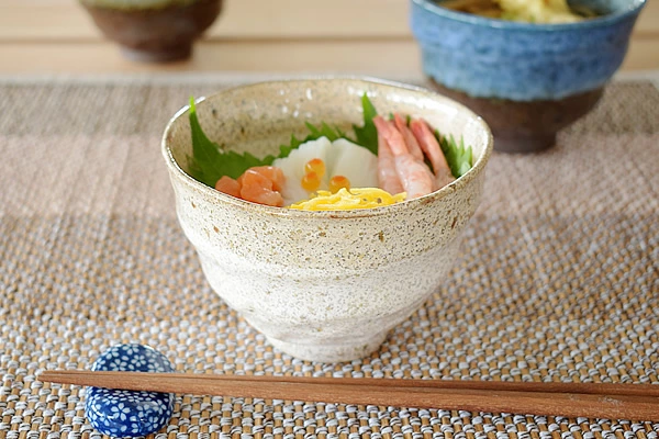 変形削りお好み丼（渕茶うのふ粉引 南蛮瑠璃吹き 湖水）