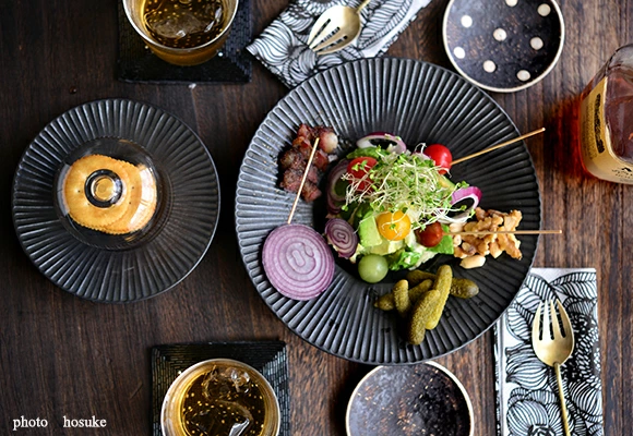 5号丸皿　しのぎ　黒 ＜九谷焼 / 和食器 / 取り皿＞