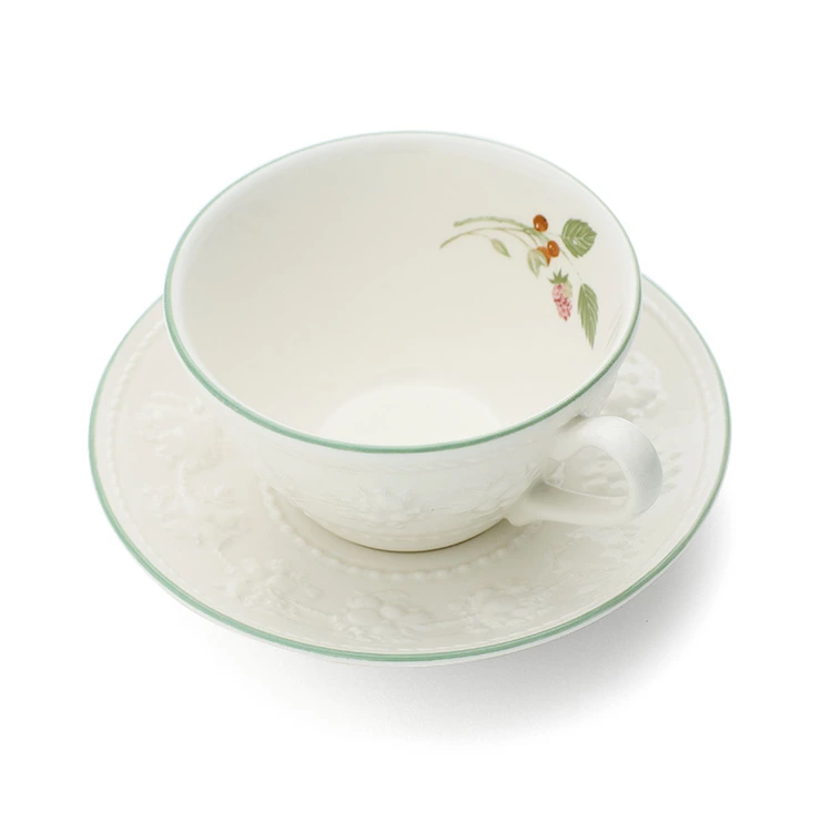 ウェッジウッド フェスティビティ ティーカップ＆ソーサー ラズベリー