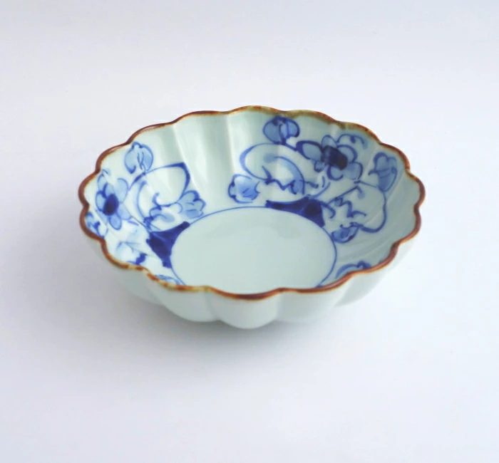 有田焼 染付渕錆草花 菊小鉢