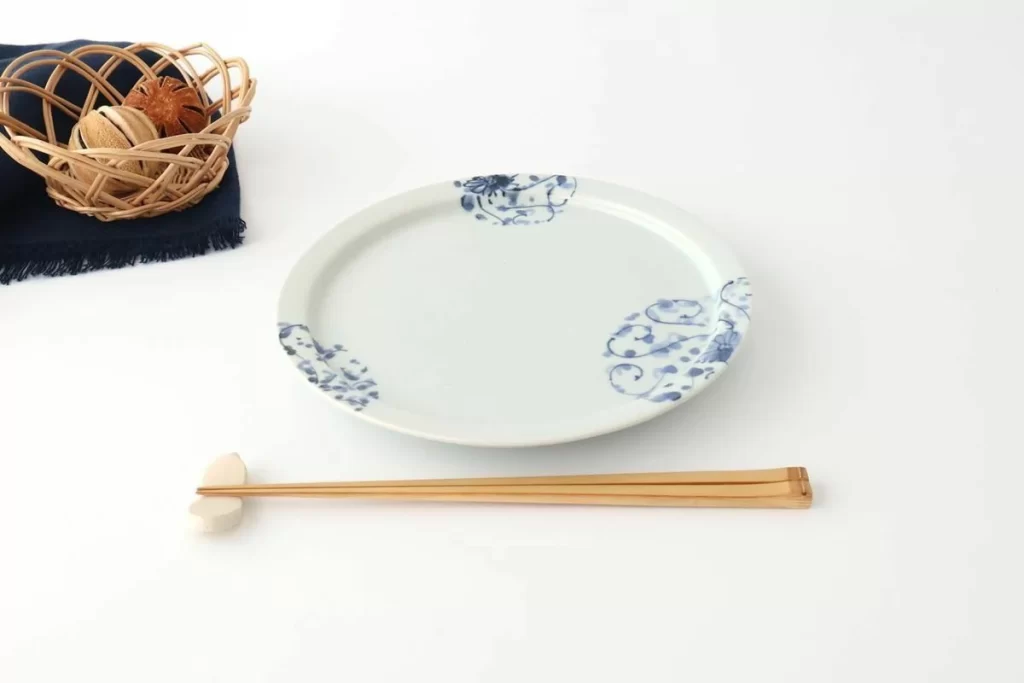 7寸天平平皿 菊絵 菊唐草 磁器 古藍花 有田焼 大皿 ワンプレート皿 染付