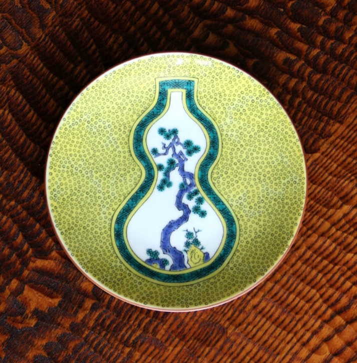 九谷焼 青郊窯5号皿 古九谷青手瓢箪割松図