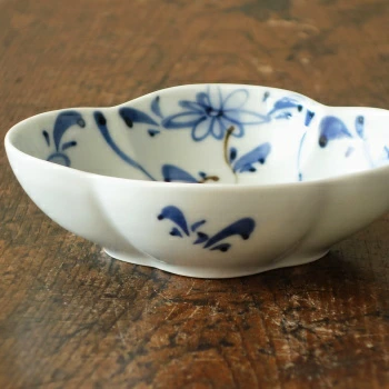 有田焼　染付間取錆草花木瓜小付（豆鉢）
