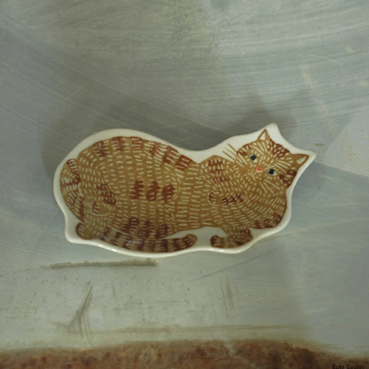 倉敷意匠計画室　印判手 豆皿 トラ猫  ヨコ約11.6×タテ約7×高さ約1.5cm
