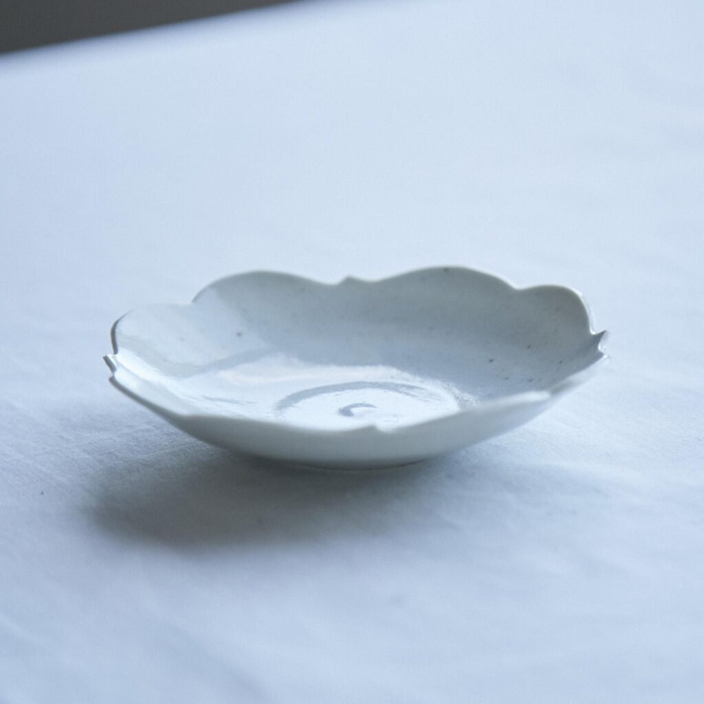 KIHARA/古白磁 四稜小皿