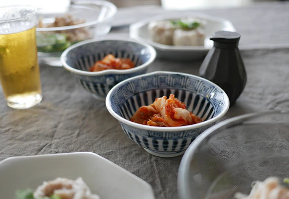 有田焼　福泉窯　染付地紋十草　なぶり小付