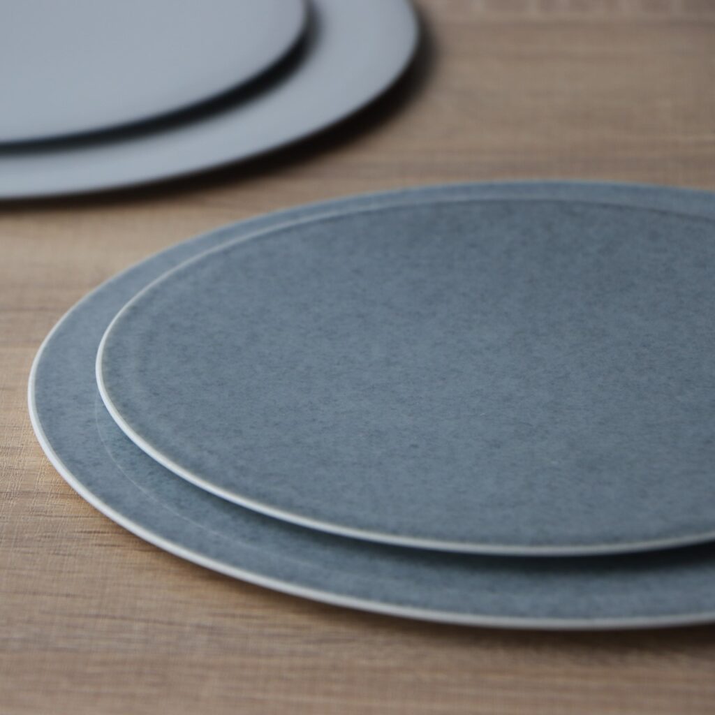 有田焼 フラットプレート ブルーグレー グレイッシュ 26cm 21cm メイン プレート 
